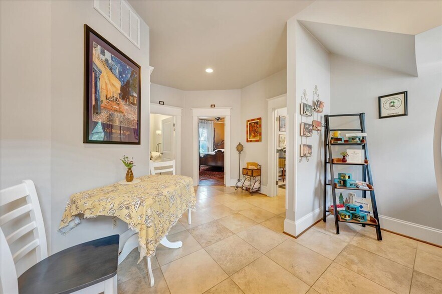 More Photos Of 1526 Franklin Rd SW, Roanoke Hospitality For Sale