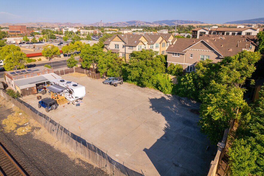 More Photos Of 187 N L St, Livermore Storefront Retail Residential For Sale