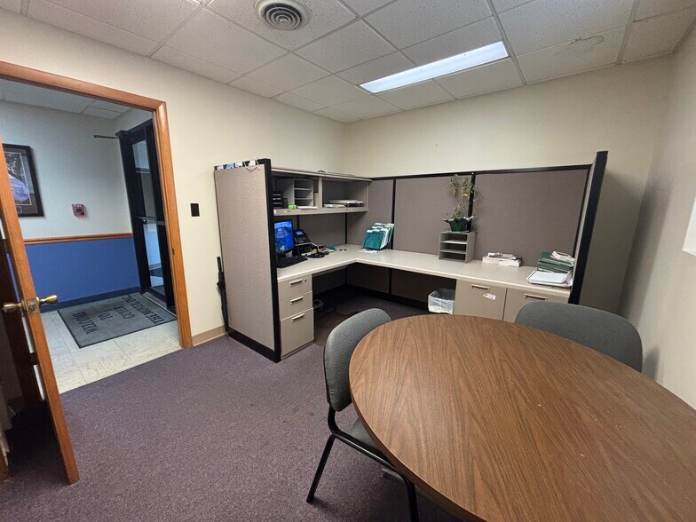 More Photos Of 1040-1050 Industrial Pky, Peru Warehouse For Sale