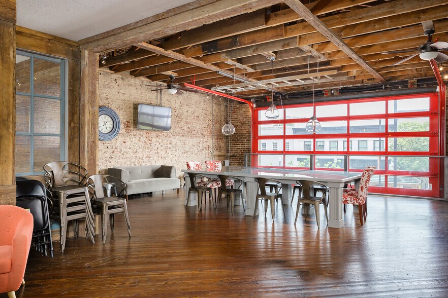 More Photos Of 109 N Court St, Florence Office For Sale
