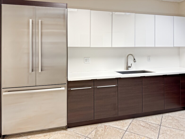 More Photos Of 3501 N Ocean Dr, Hollywood Coworking Space