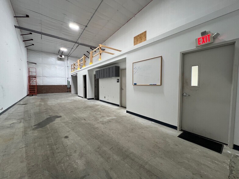 More Photos Of 305 Ruthar Dr, Newark Warehouse For Lease