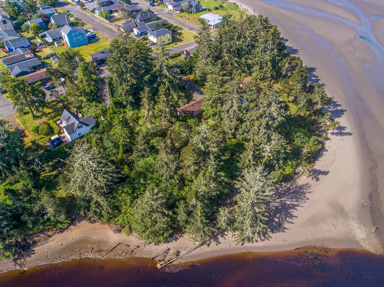 More Photos Of 2624 Neawanna St, Seaside Specialty For Sale