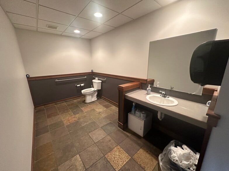 More Photos Of 1555 Campus Way, Billings Office For Sale