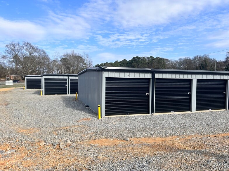 More Photos Of 21 Lloyd Dr, Anniston Self Storage For Sale