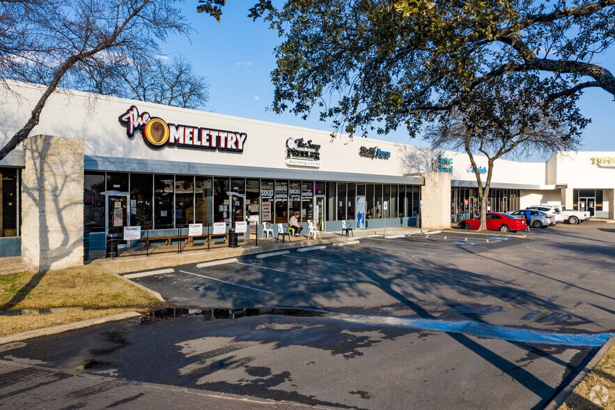 More Photos Of 4631 Airport Blvd, Austin Unknown For Lease