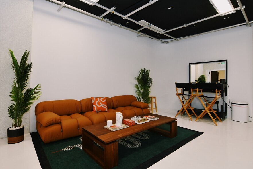 More Photos Of 1104 S Robertson Blvd, Los Angeles Office For Lease