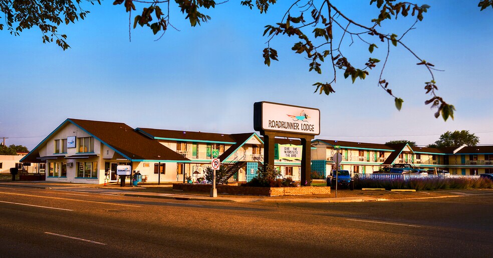 Primary Photo Of 1023 E Tucumcari Blvd, Tucumcari Hotel For Sale