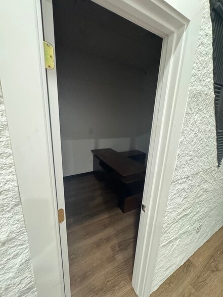 More Photos Of 300 W Broadway St, Prosper Warehouse For Lease