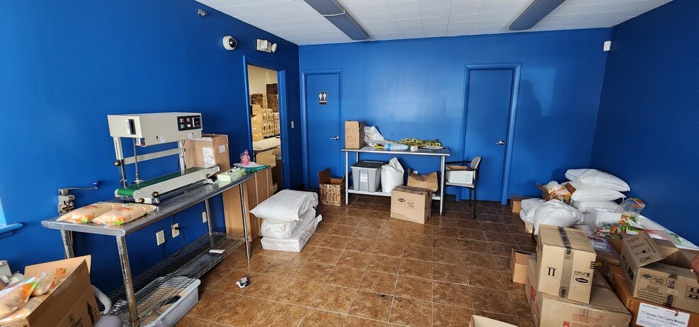 More Photos Of 226-262 Prestige Park Rd, East Hartford Light Distribution For Lease