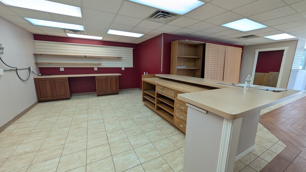 More Photos Of 922 Division St, Mishawaka Storefront Retail Office For Sale