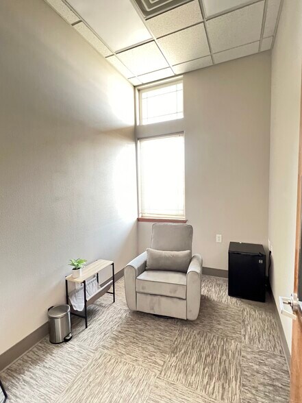 More Photos Of 1149 N Edison St, Kennewick Bank For Lease