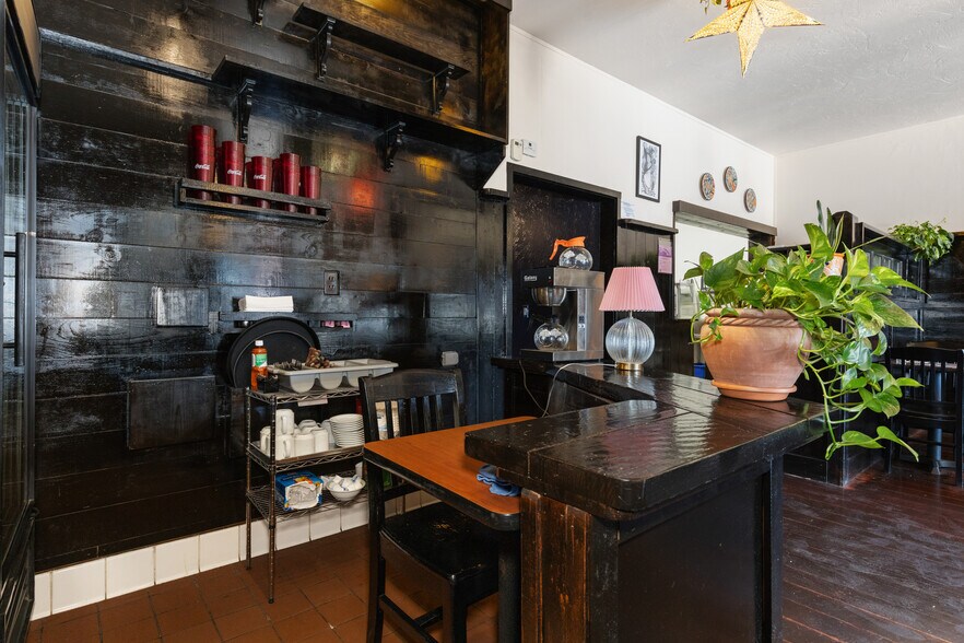 More Photos Of 8501 El Camino Real, Atascadero Restaurant For Sale