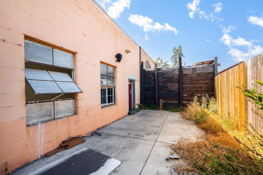 More Photos Of 4820 International Blvd, Oakland General Retail For Sale