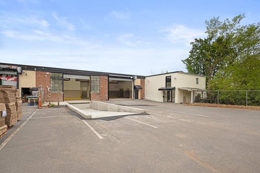 More Photos Of 349 Chestnut St, Passaic Warehouse For Lease