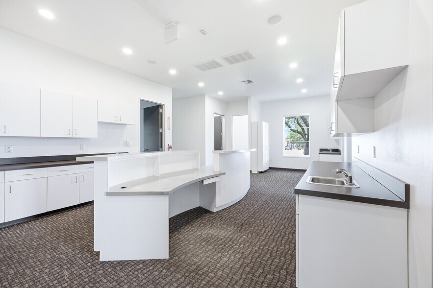 More Photos Of 12171 W Parmer Ln, Cedar Park Medical For Lease