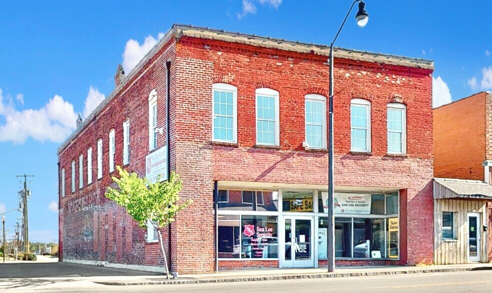 More Photos Of 101 E Trade St, Sanford Storefront Retail Office For Lease