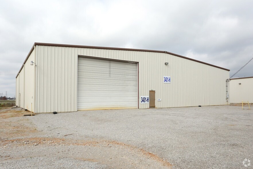 More Photos Of 3401 Highway 20, Decatur Unknown For Lease