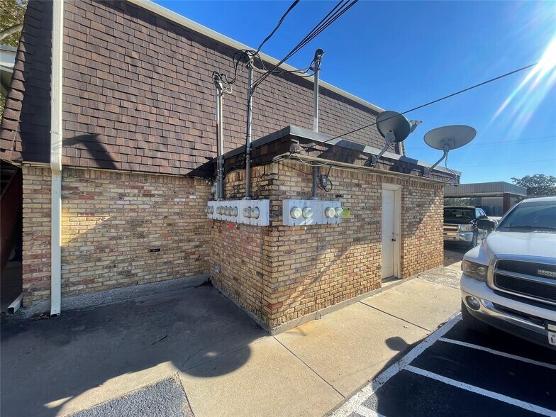 More Photos Of 106 E Josephine St, Weatherford Apartments For Sale