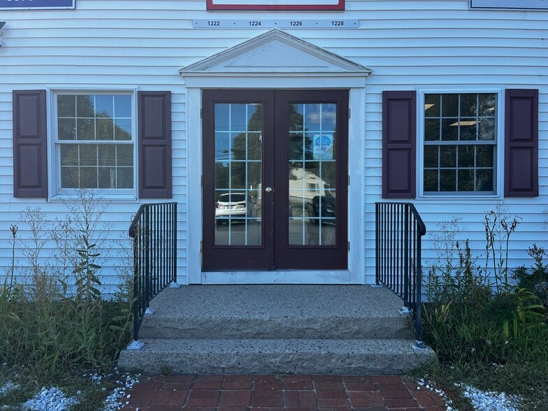 More Photos Of 1222 Portland Road/ US Route 1, Arundel Office For Sale