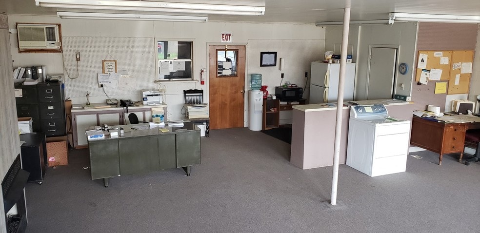 More Photos Of 148 Ed Wall St, Tenaha Showroom For Sale