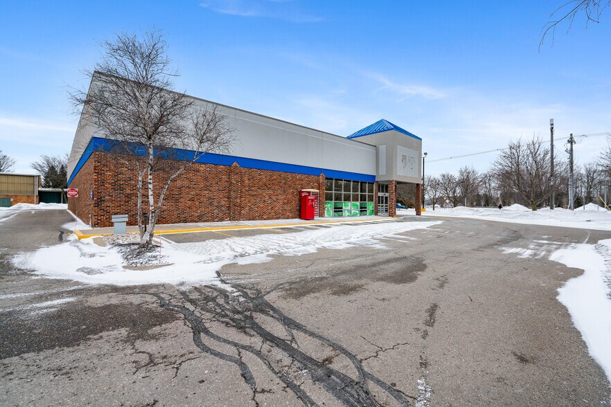More Photos Of 195 M 66 N, Charlevoix Drugstore For Sale