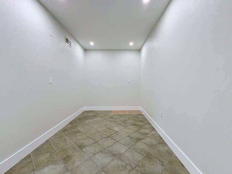 More Photos Of 13414 US Highway 19, Hudson Showroom For Lease