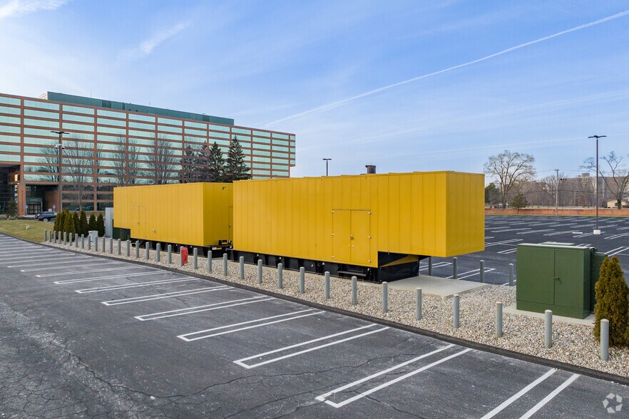 More Photos Of 25300-25330 Telegraph Rd, Southfield Office For Lease