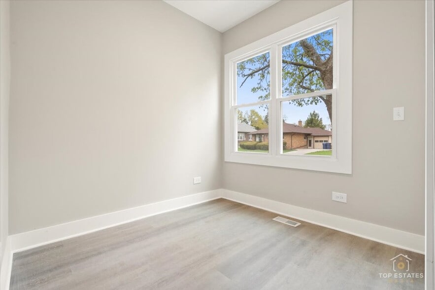 More Photos Of 1542 Victoria Ave, North Chicago Apartments For Sale