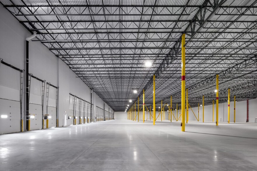 More Photos Of 384-386 South St, Shrewsbury Distribution For Lease