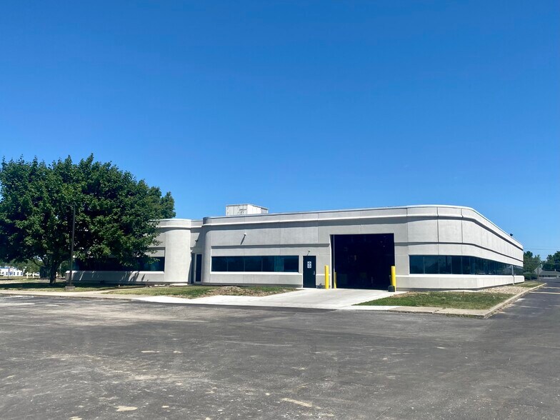 More Photos Of 7337 W Washington St, Indianapolis Light Distribution For Sale