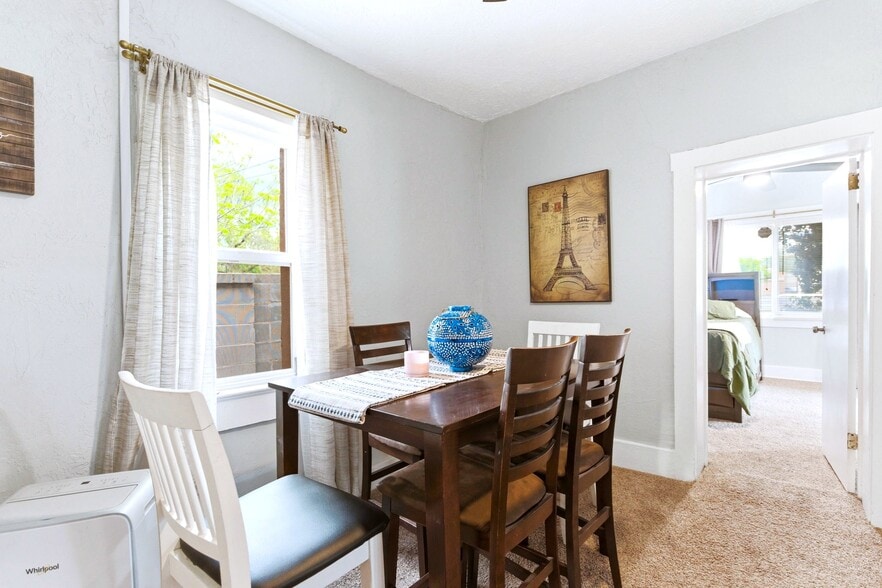 More Photos Of 615 Keleher Ave NW, Albuquerque Flex For Sale