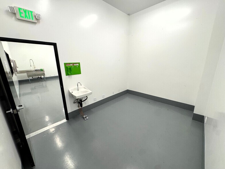 More Photos Of 3585 N Del Sol, Palm Springs Unknown For Lease