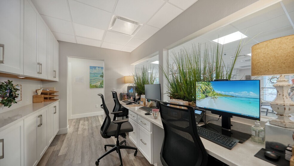 More Photos Of 1630 S Tuttle Ave, Sarasota Medical For Sale