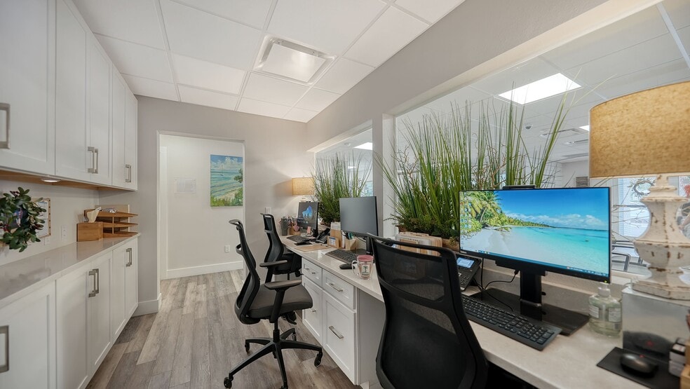 More Photos Of 1630 S Tuttle Ave, Sarasota Medical For Sale