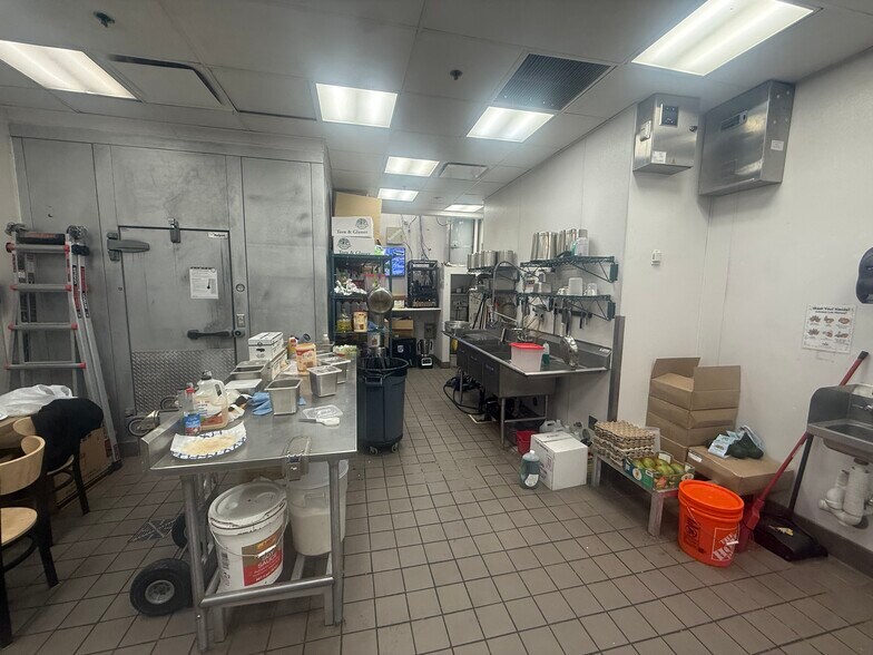 More Photos Of 2520 E Craig Rd, North Las Vegas Freestanding For Lease