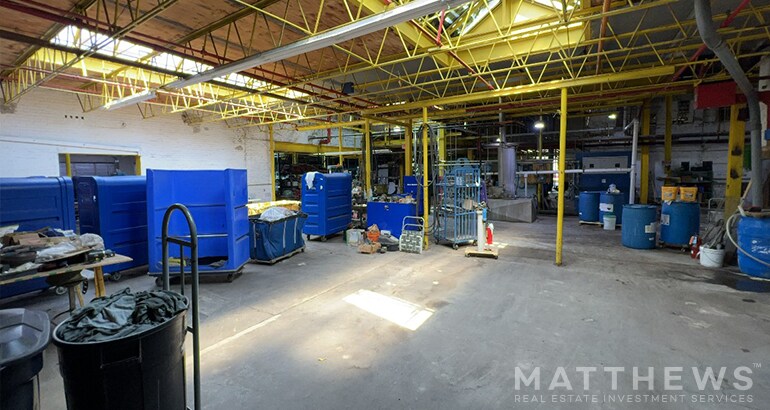 More Photos Of 562 S River St, Aurora Manufacturing For Lease