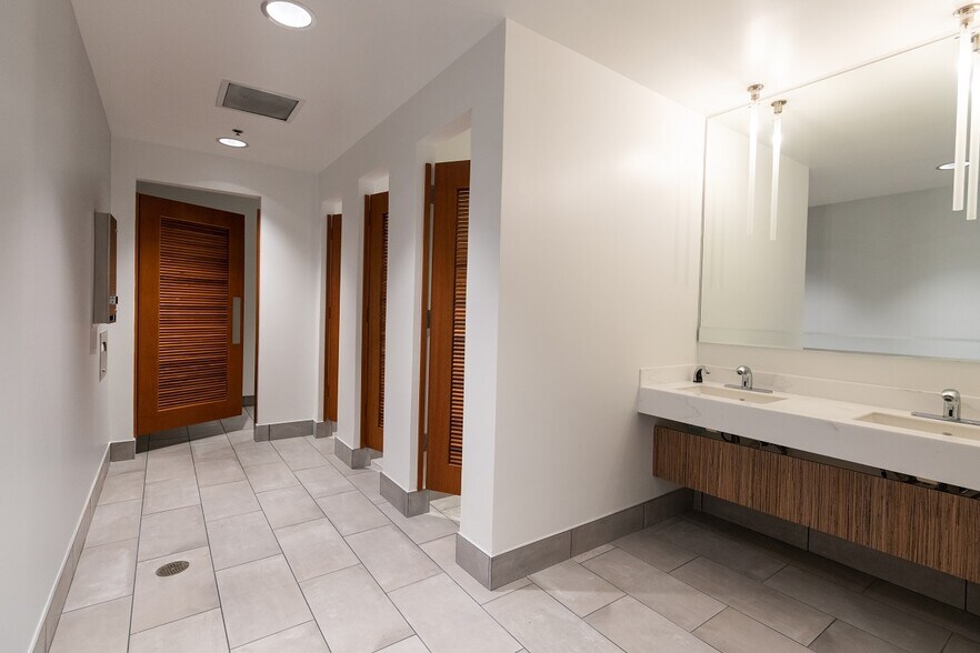 More Photos Of 17177 Preston Rd, Dallas Office For Lease