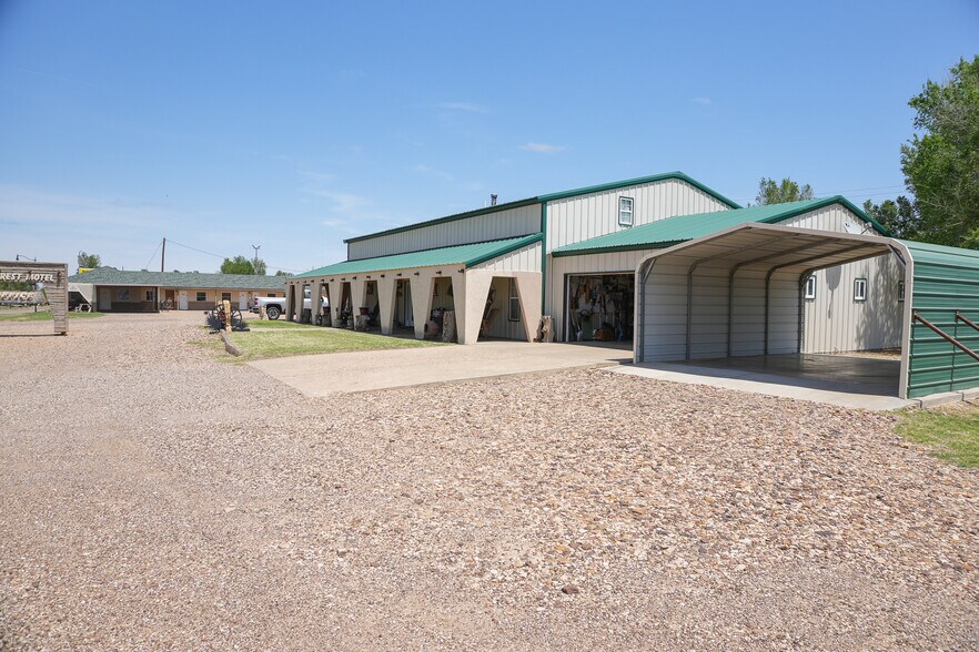 More Photos Of 1122 Douglas Ave, Beaver Hotel For Sale