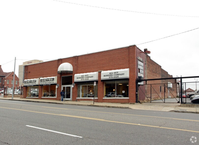 More Photos Of 194-200 Poplar Ave, Memphis Office For Lease