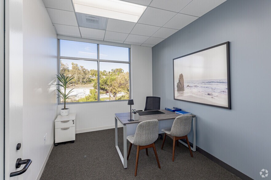 More Photos Of 12544 High Bluff Dr, San Diego Coworking Space