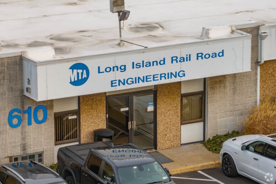 More Photos Of 610 Hicksville Rd, Bethpage Warehouse For Lease