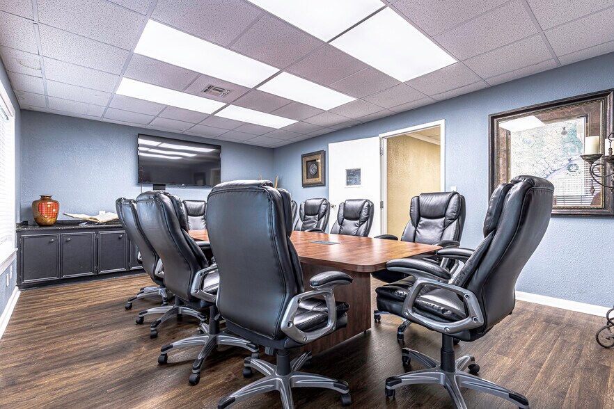 More Photos Of 2505 Washington Ave, Waco Office For Lease