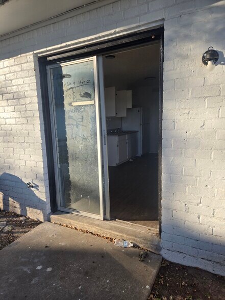 More Photos Of 1200 E Houston St, Beeville Apartments For Sale