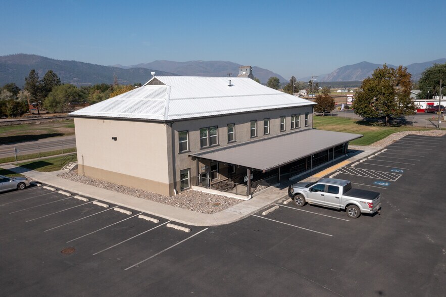 More Photos Of 200 W Railroad Ave, Plains Medical For Sale