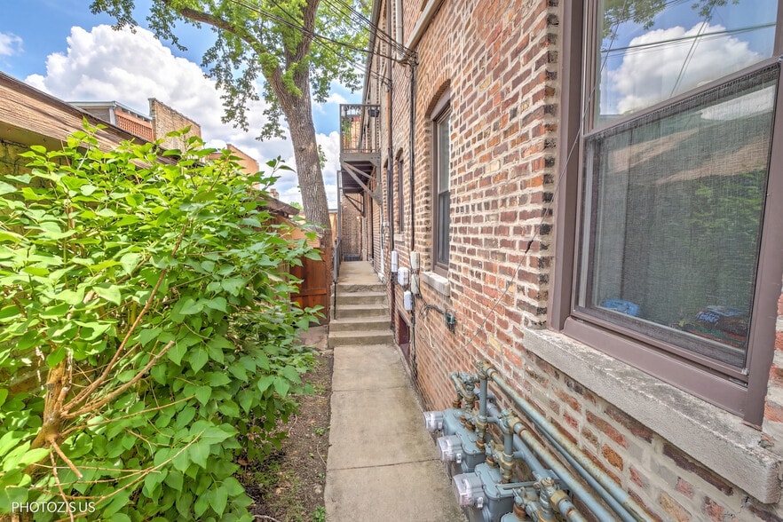 More Photos Of 6533 W North Ave, Oak Park Storefront Retail Office For Sale