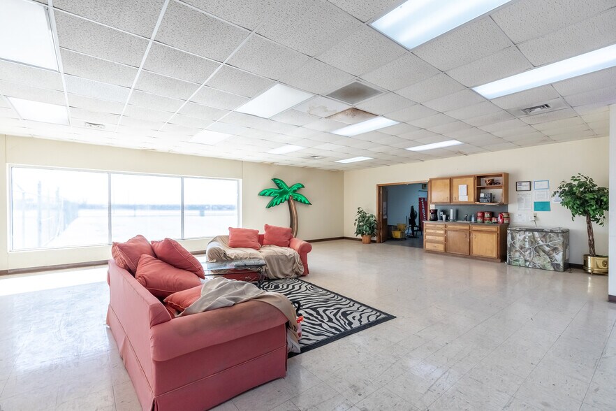 More Photos Of 5050 E Hwy 80, Abilene Manufacturing For Sale