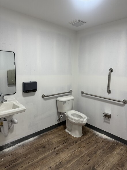 More Photos Of 105 Parsons Ave, Columbus Storefront Retail Office For Lease