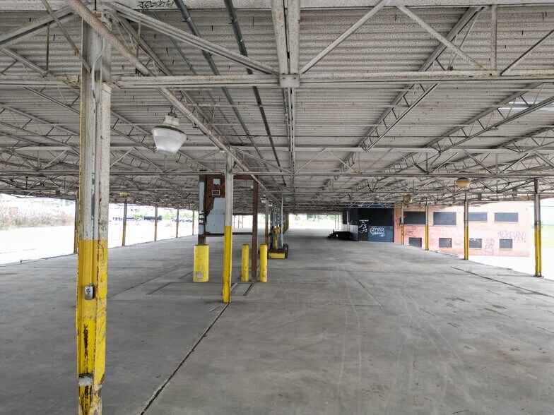 More Photos Of 1230 N Hills Rd, York Truck Terminal For Lease