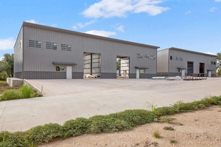 More Photos Of 10020 Darden Hill Rd, Austin Light Distribution For Lease